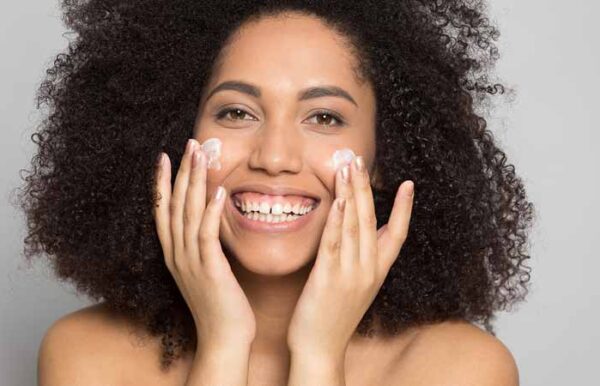 Resumen de expertos: dermatólogos famosos revelan sus mejores rutinas para el cuidado de la piel